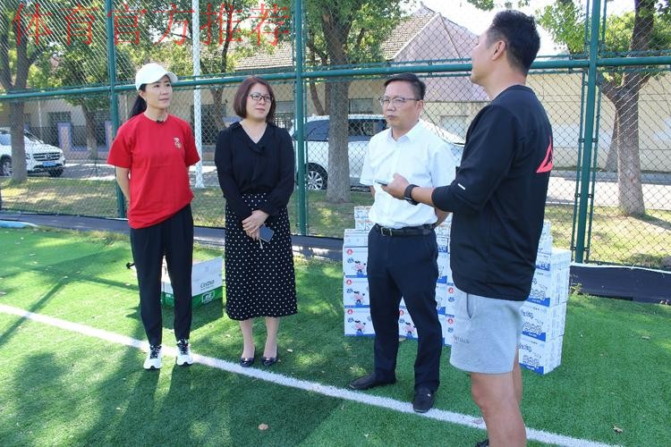 太湖边小玫瑰绽放 中青赛公益行浦玮走进苏州香山实验小学 太湖边小玫瑰绽放 中青赛公益行浦玮走进苏州香山实验小学